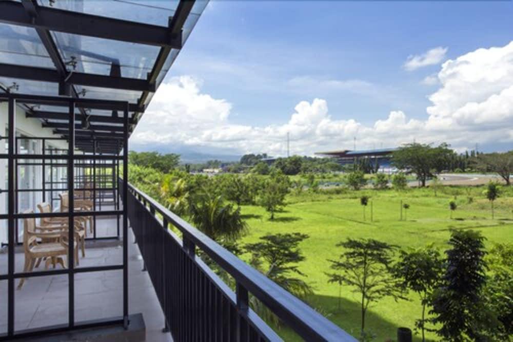 Lorin Sentul Hotel Bogor Ngoại thất bức ảnh